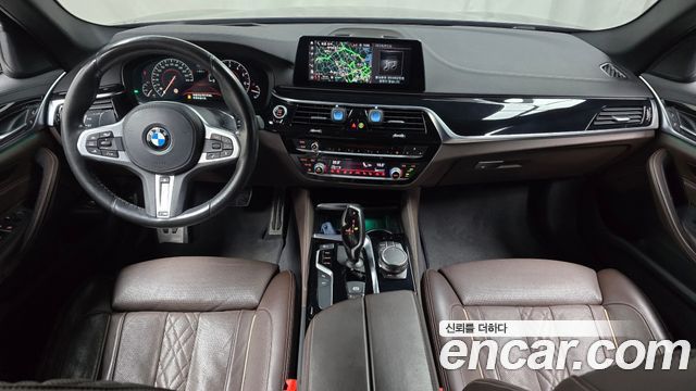 BMW 5-Series 2019 — photo 10