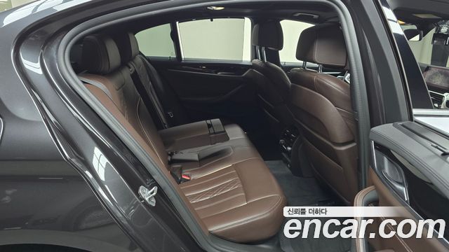 BMW 5-Series 2019 — photo 17