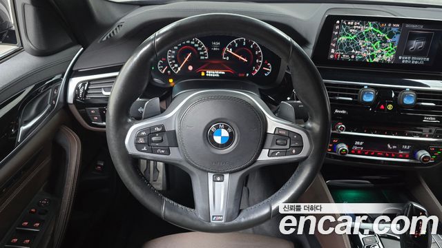 BMW 5-Series 2019 — photo 18