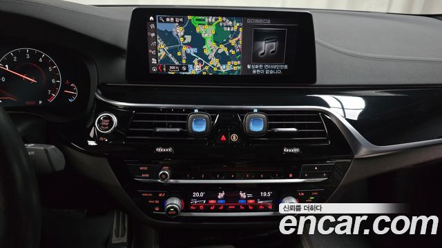 BMW 5-Series 2019 — photo 19