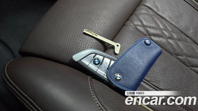 BMW 5-Series 2019 — photo 26