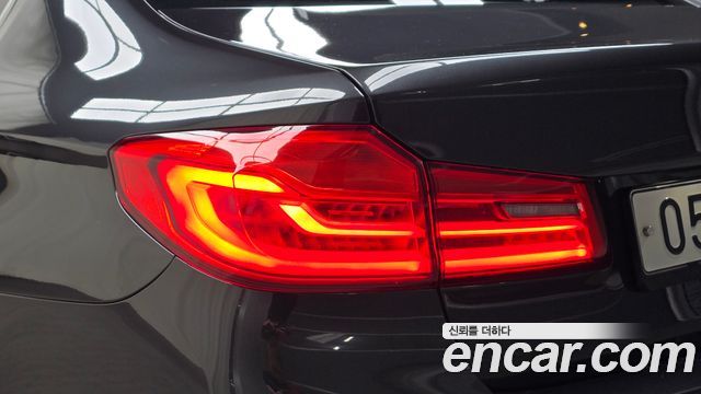 BMW 5-Series 2019 — photo 9