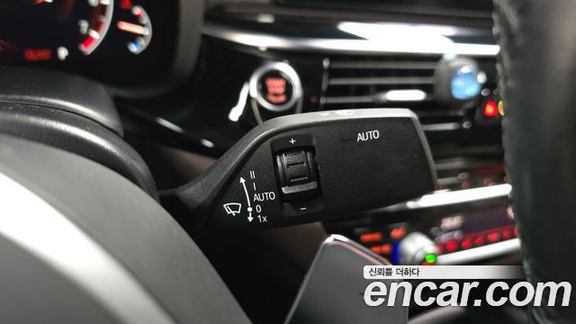 BMW 5-Series 2019 — photo 27