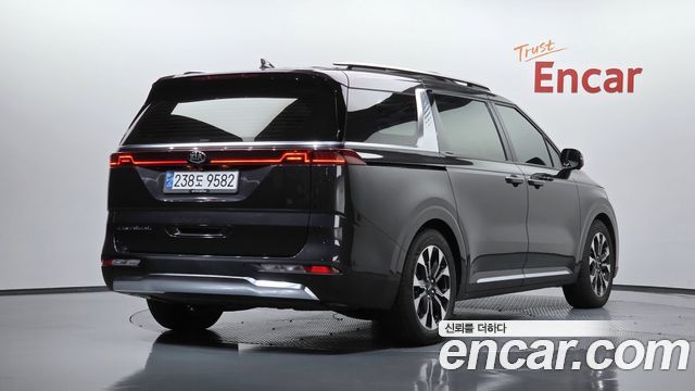 Kia Canival 2021 — photo 2
