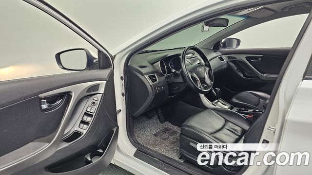 Hyundai AVANTE 2014 — photo 10