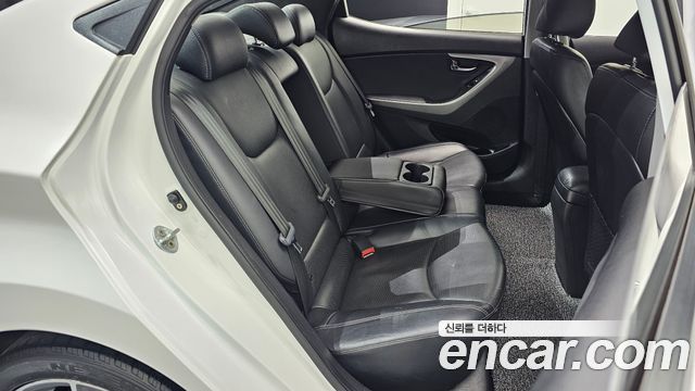 Hyundai AVANTE 2014 — photo 11