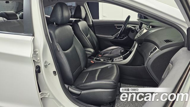 Hyundai AVANTE 2014 — photo 12