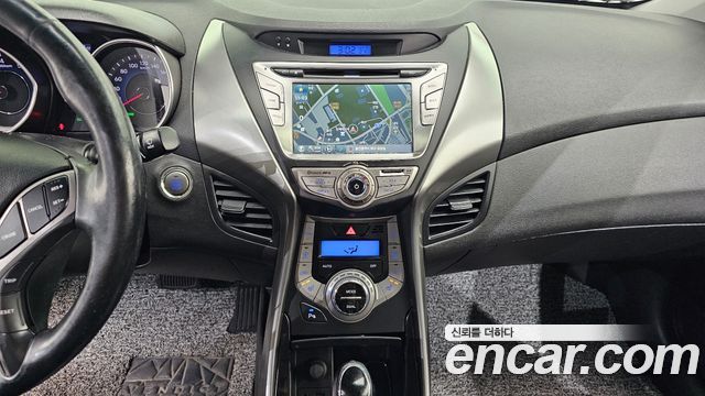 Hyundai AVANTE 2014 — photo 14
