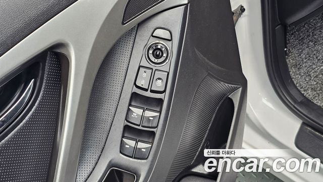 Hyundai AVANTE 2014 — photo 17