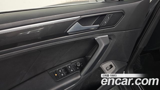 Volkswagen Tiguan 2020 — photo 31