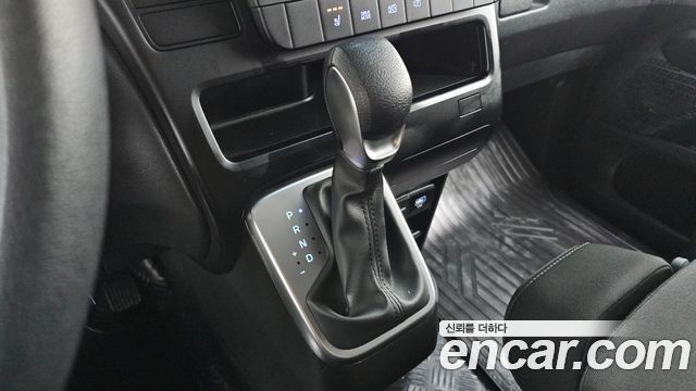 Hyundai Staria 2025 — photo 12