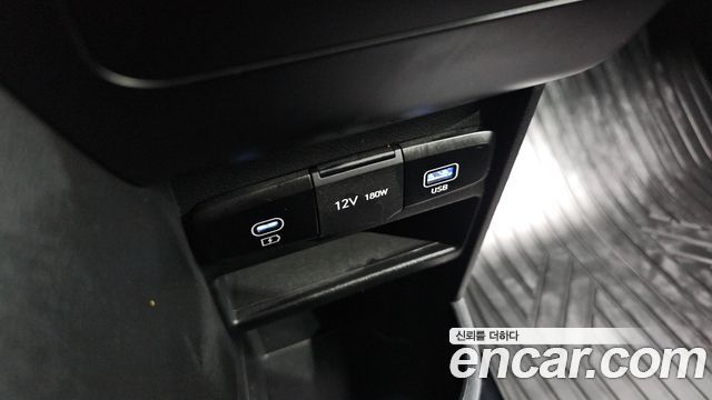 Hyundai Staria 2025 — photo 18