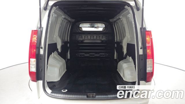 Hyundai Staria 2025 — photo 22