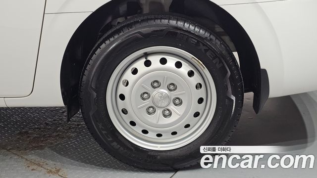 Hyundai Staria 2025 — photo 7