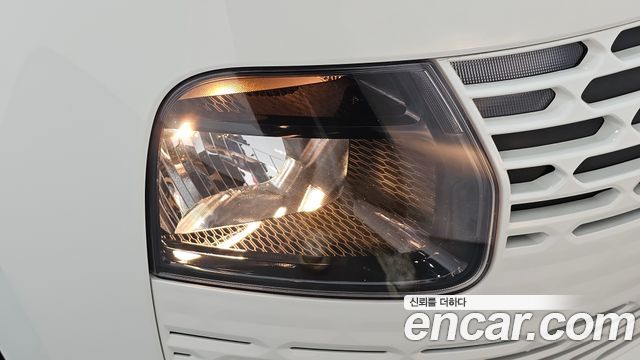 Hyundai Staria 2025 — photo 8