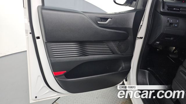 Hyundai Staria 2025 — photo 14