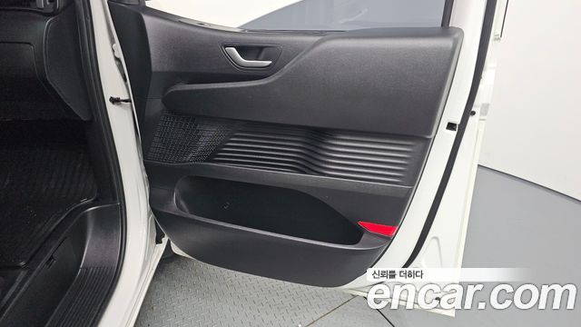 Hyundai Staria 2025 — photo 15