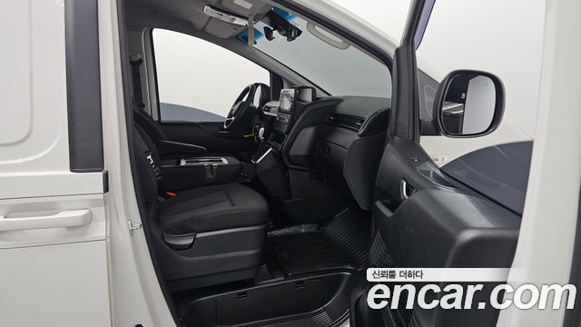 Hyundai Staria 2025 — photo 16