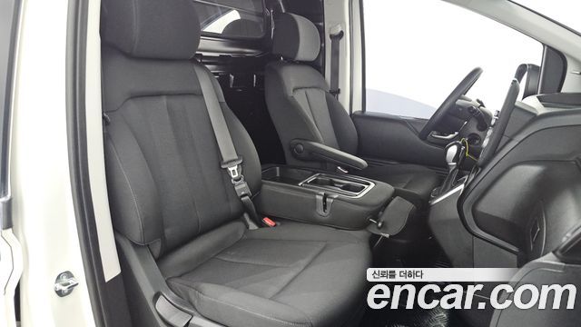 Hyundai Staria 2025 — photo 27