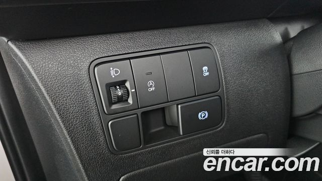 Hyundai Staria 2025 — photo 28