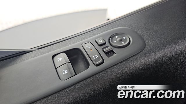 Hyundai Staria 2025 — photo 30