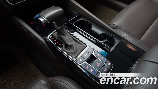 Kia K7 2018 — photo 12