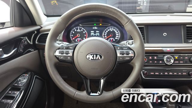 Kia K7 2018 — photo 19