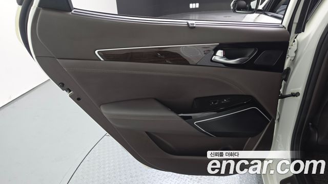 Kia K7 2018 — photo 15