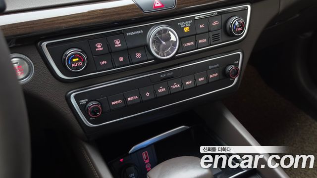 Kia K7 2018 — photo 32