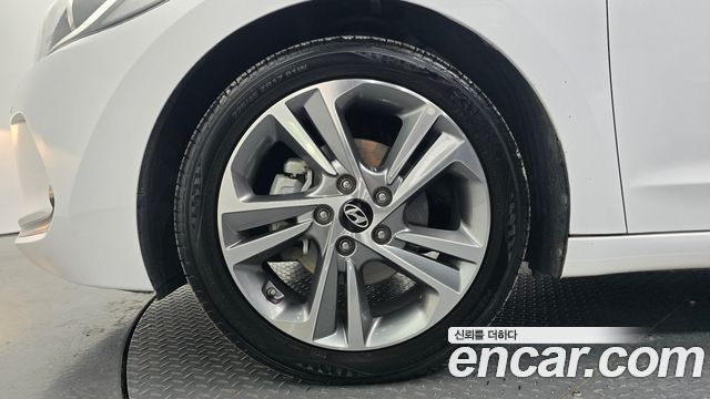 Hyundai AVANTE 2018 — photo 5