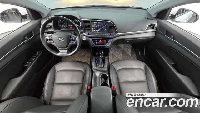 Hyundai AVANTE 2018 — photo 10