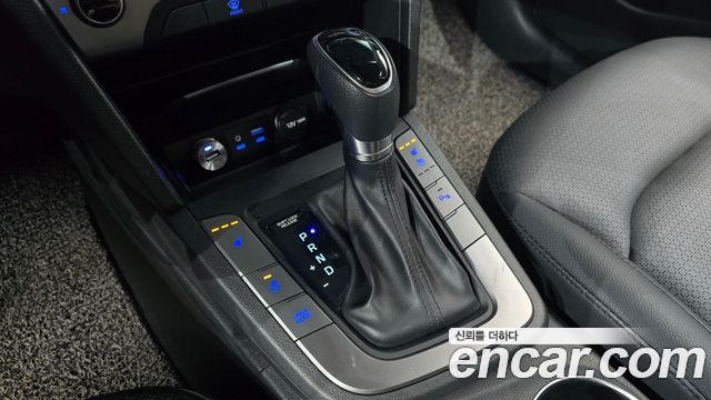Hyundai AVANTE 2018 — photo 12