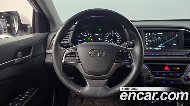 Hyundai AVANTE 2018 — photo 19