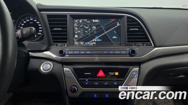 Hyundai AVANTE 2018 — photo 21