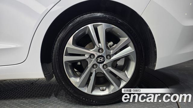 Hyundai AVANTE 2018 — photo 7