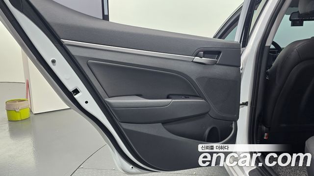 Hyundai AVANTE 2018 — photo 15