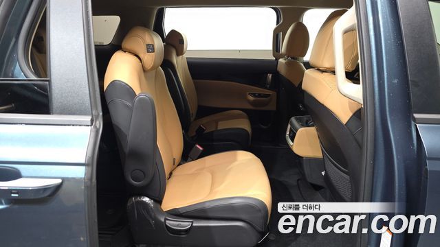 Kia Canival 2022 — photo 11