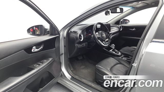 Kia K3 2022 — photo 13