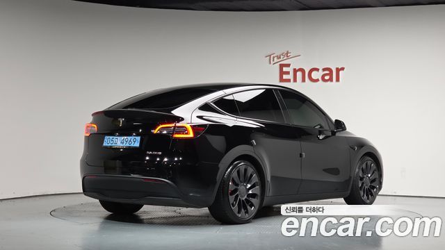 Tesla Model Y 2022 — photo 2