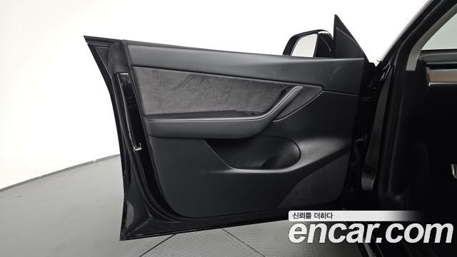 Tesla Model Y 2022 — photo 14