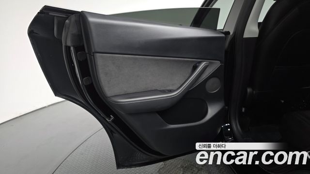 Tesla Model Y 2022 — photo 15