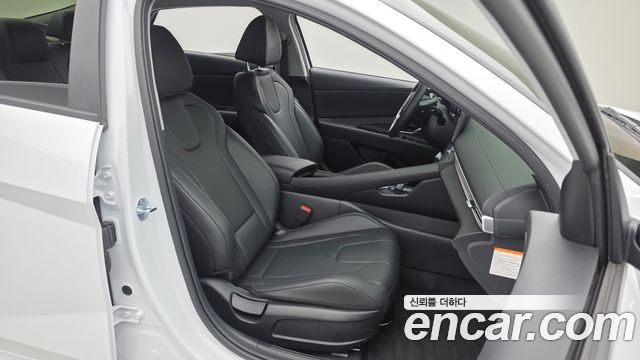 Hyundai AVANTE 2025 — photo 11