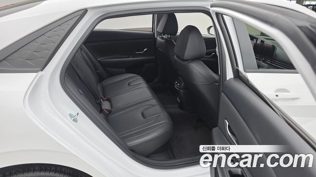 Hyundai AVANTE 2025 — photo 12