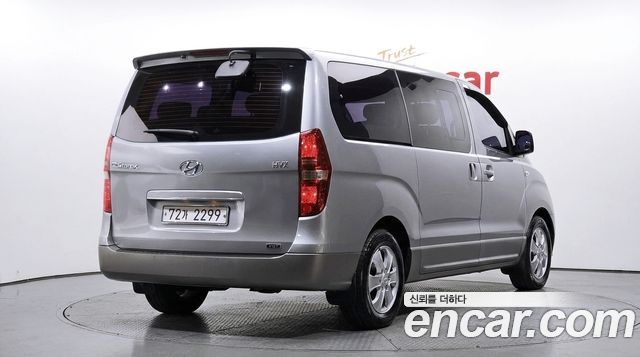 Hyundai Starex 2011 — photo 2