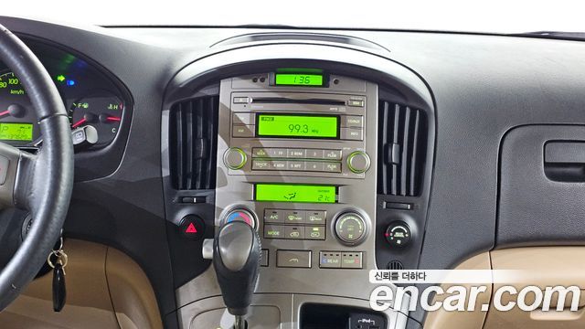 Hyundai Starex 2011 — photo 18