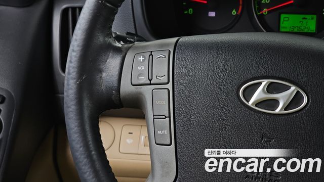 Hyundai Starex 2011 — photo 20