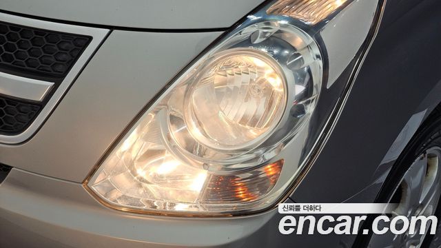 Hyundai Starex 2011 — photo 8