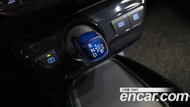 Toyota Prius 2021 — photo 12