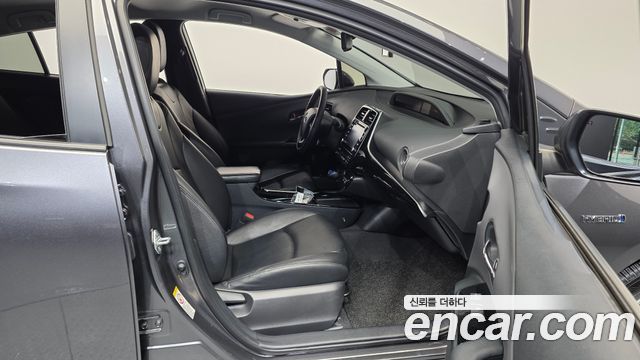 Toyota Prius 2021 — photo 17