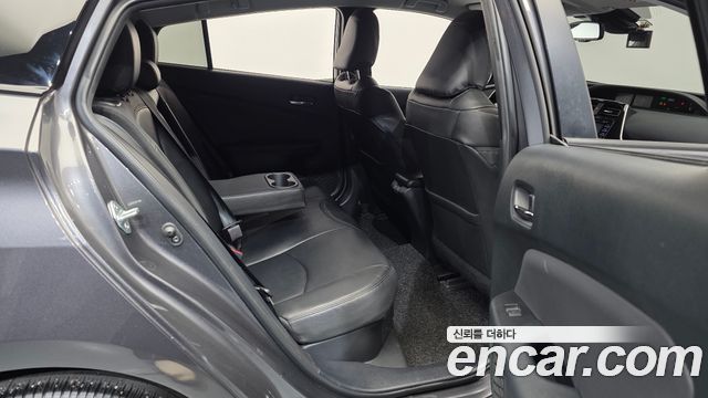 Toyota Prius 2021 — photo 18